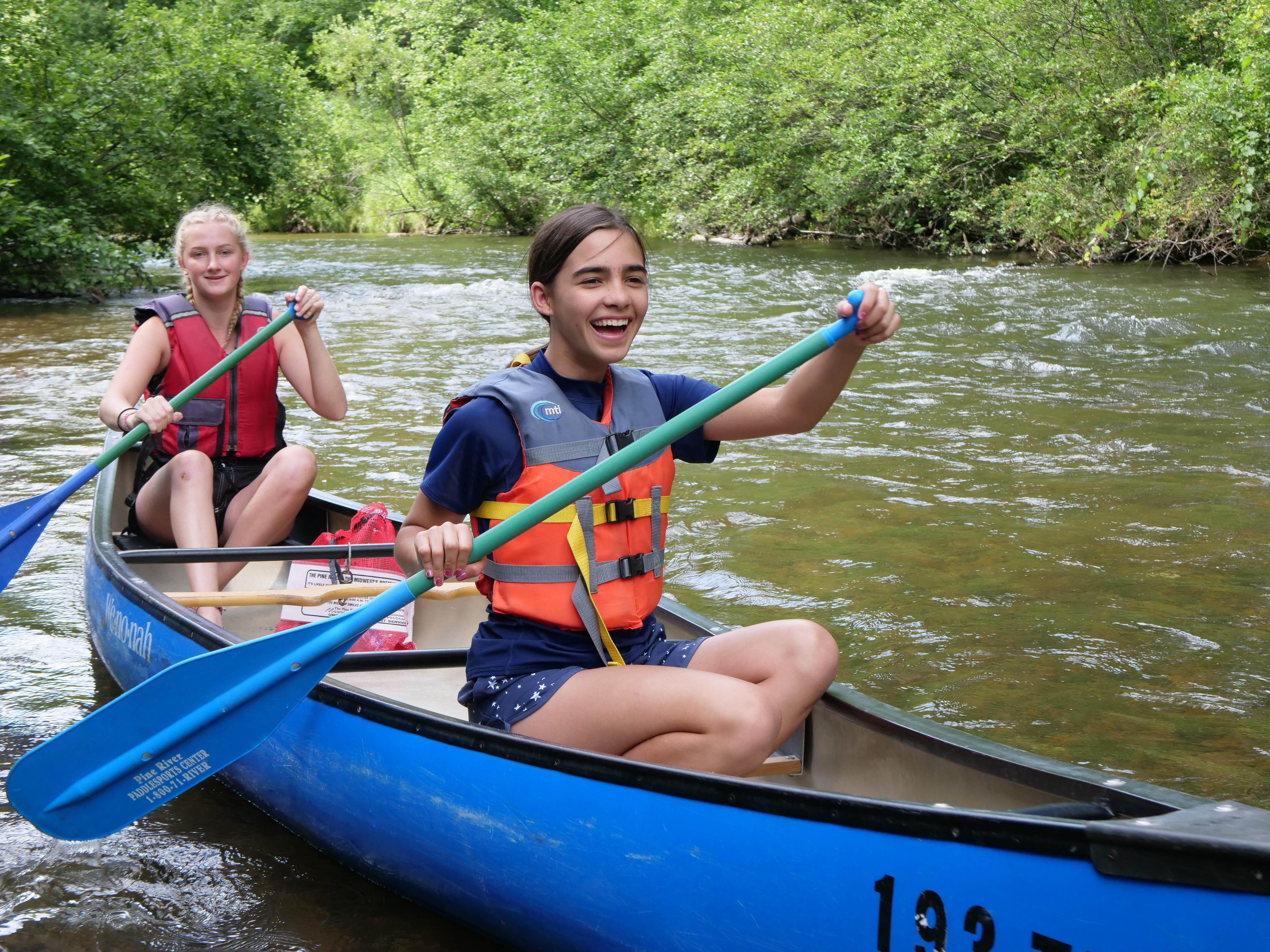 Campers canoeing at Pine Ridge